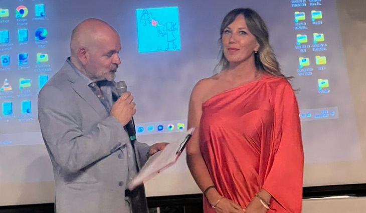 Angela Albarano, fondatrice e direttrice artistica di Libro Aperto Festival, premiata ieri a Pagani con "Ritratti di Terrirorio"